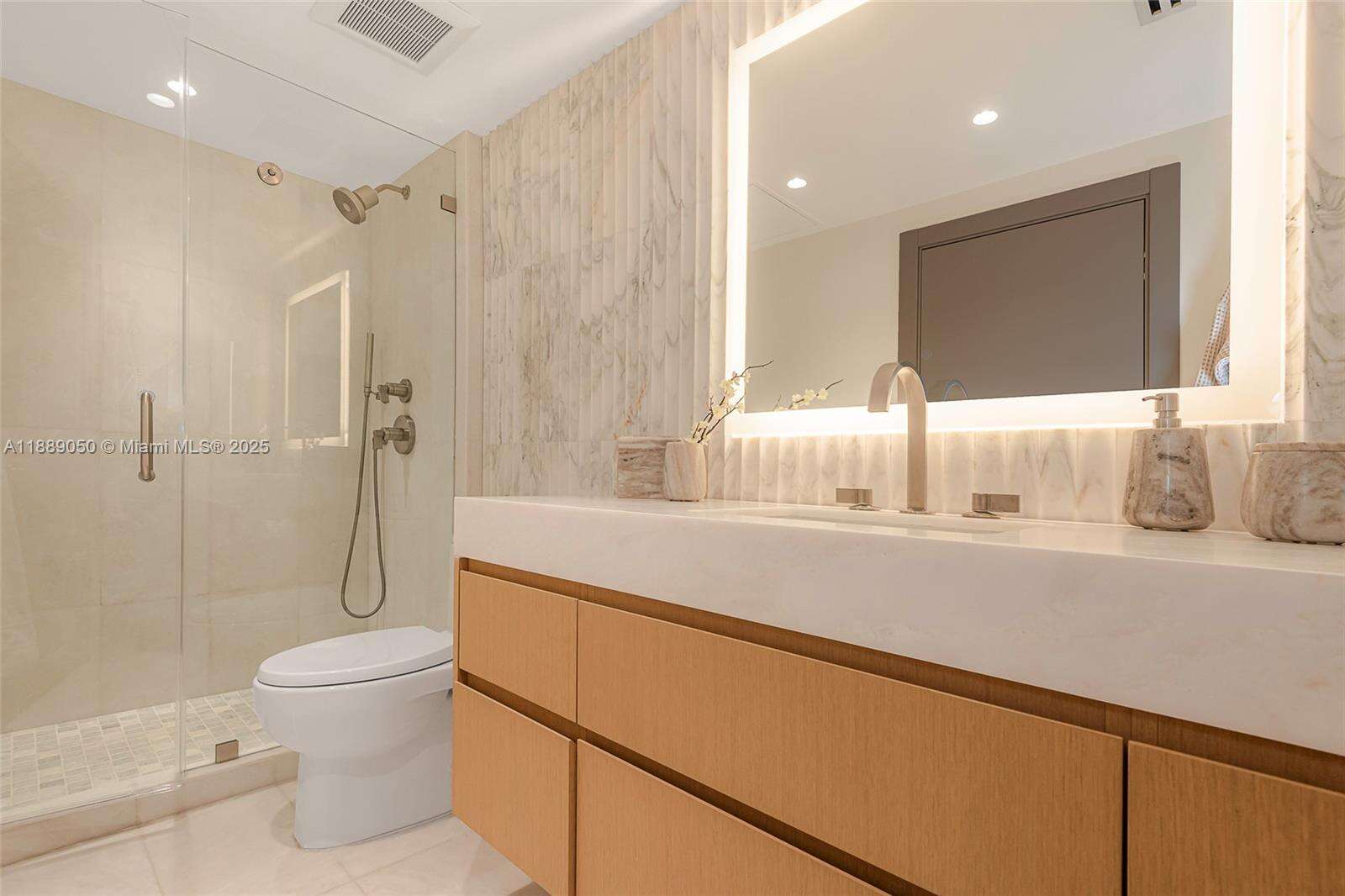 Roney Palace at 2301 Collins Ave, Miami Beach, FL 33139 - For Rent photo 29