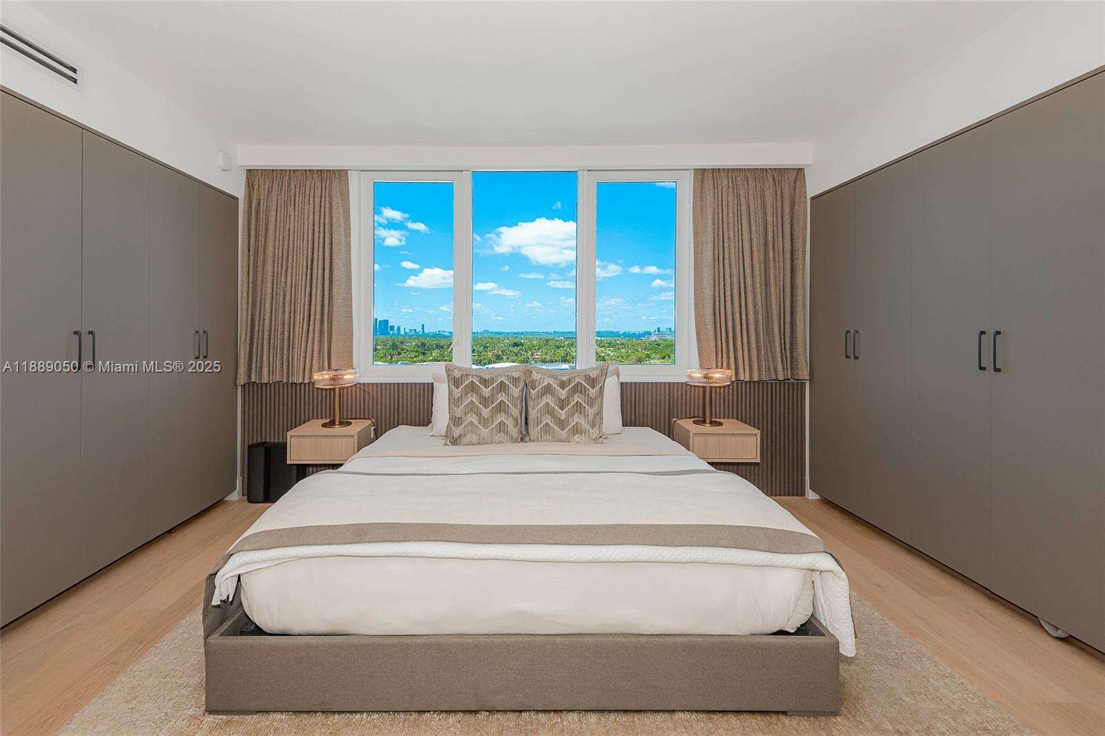 Roney Palace at 2301 Collins Ave, Miami Beach, FL 33139 - For Rent photo 4