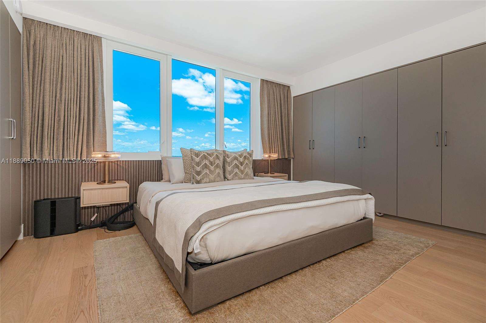 Roney Palace at 2301 Collins Ave, Miami Beach, FL 33139 - For Rent photo 5