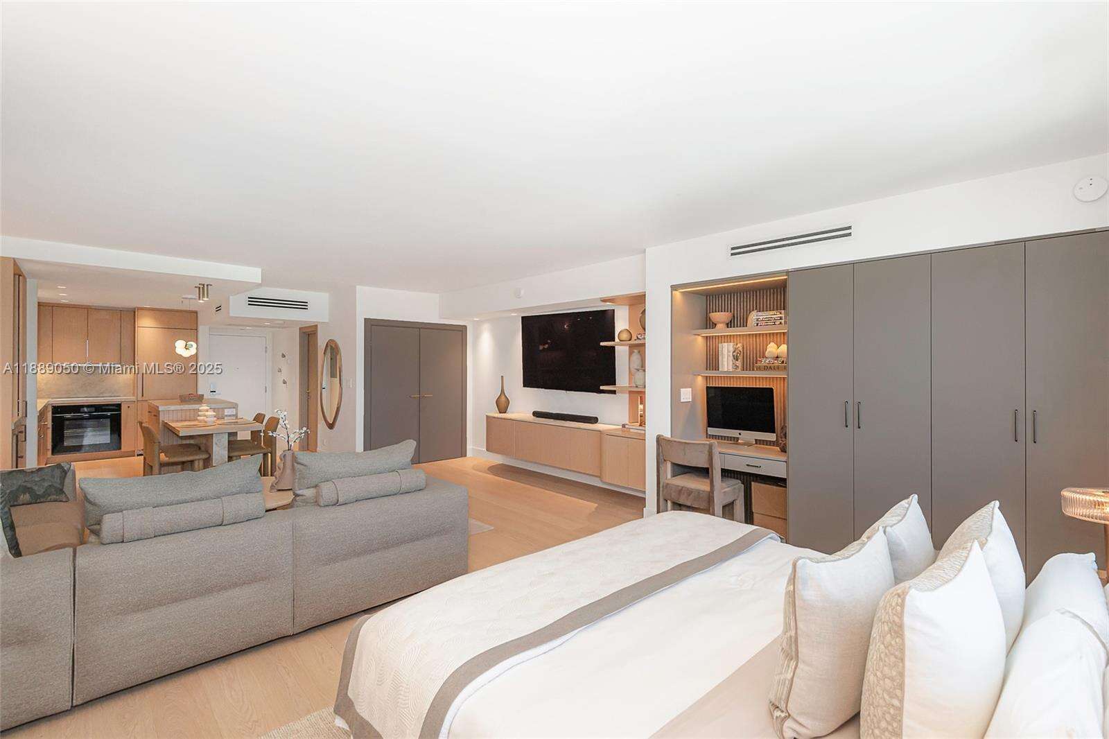 Roney Palace at 2301 Collins Ave, Miami Beach, FL 33139 - For Rent photo 7