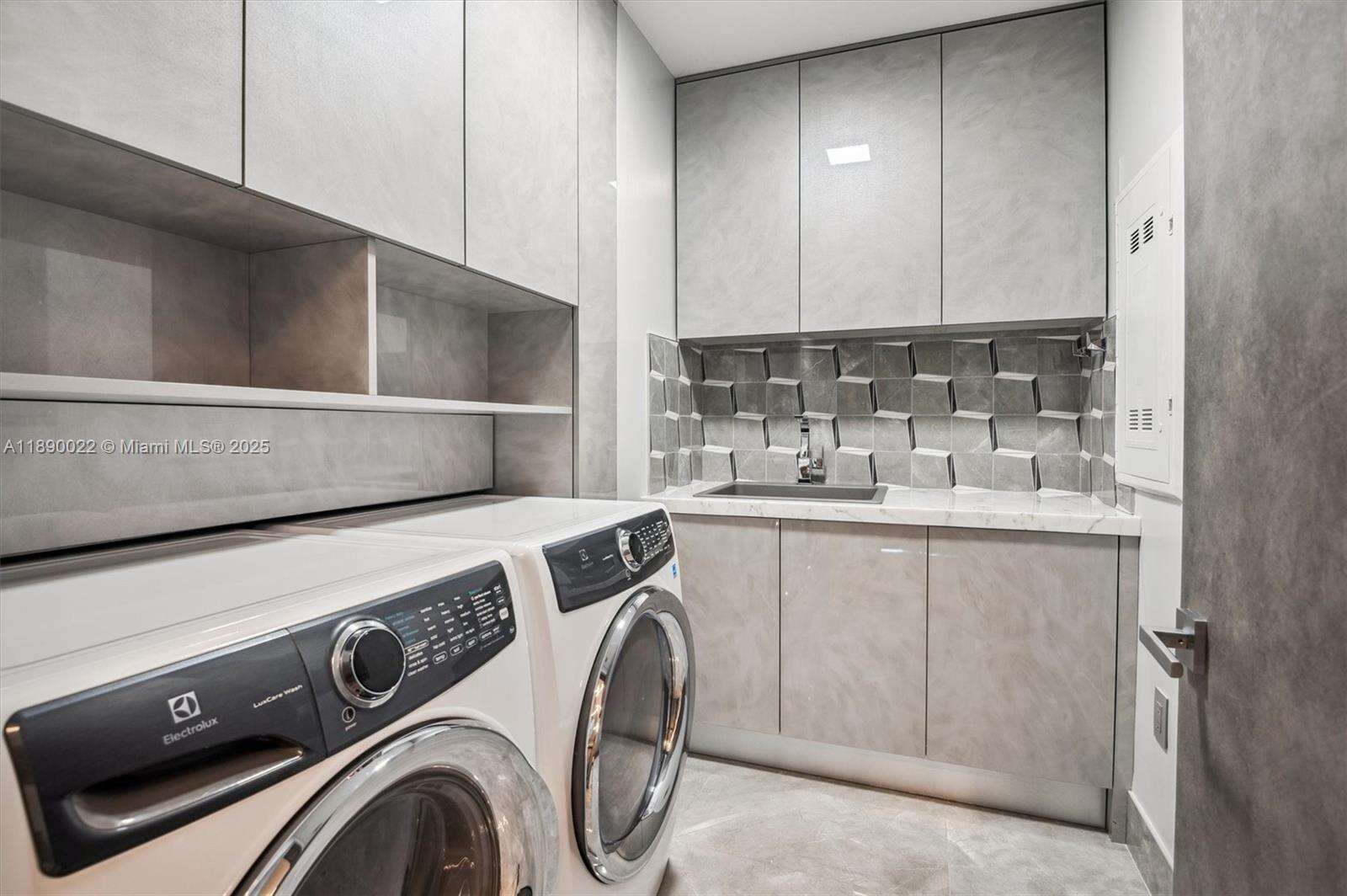 Parque Towers at 330 Sunny Isles Blvd, Sunny Isles Beach, FL 33160 - For Rent photo 44