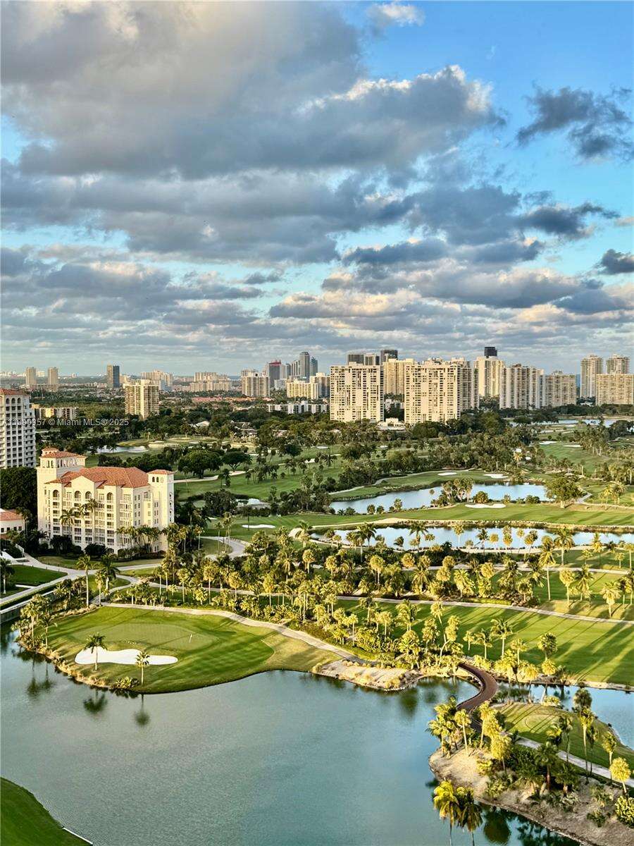 Turnberry On The Green at 19501 Country Club Dr, Aventura, FL 33180 - For Rent photo 15