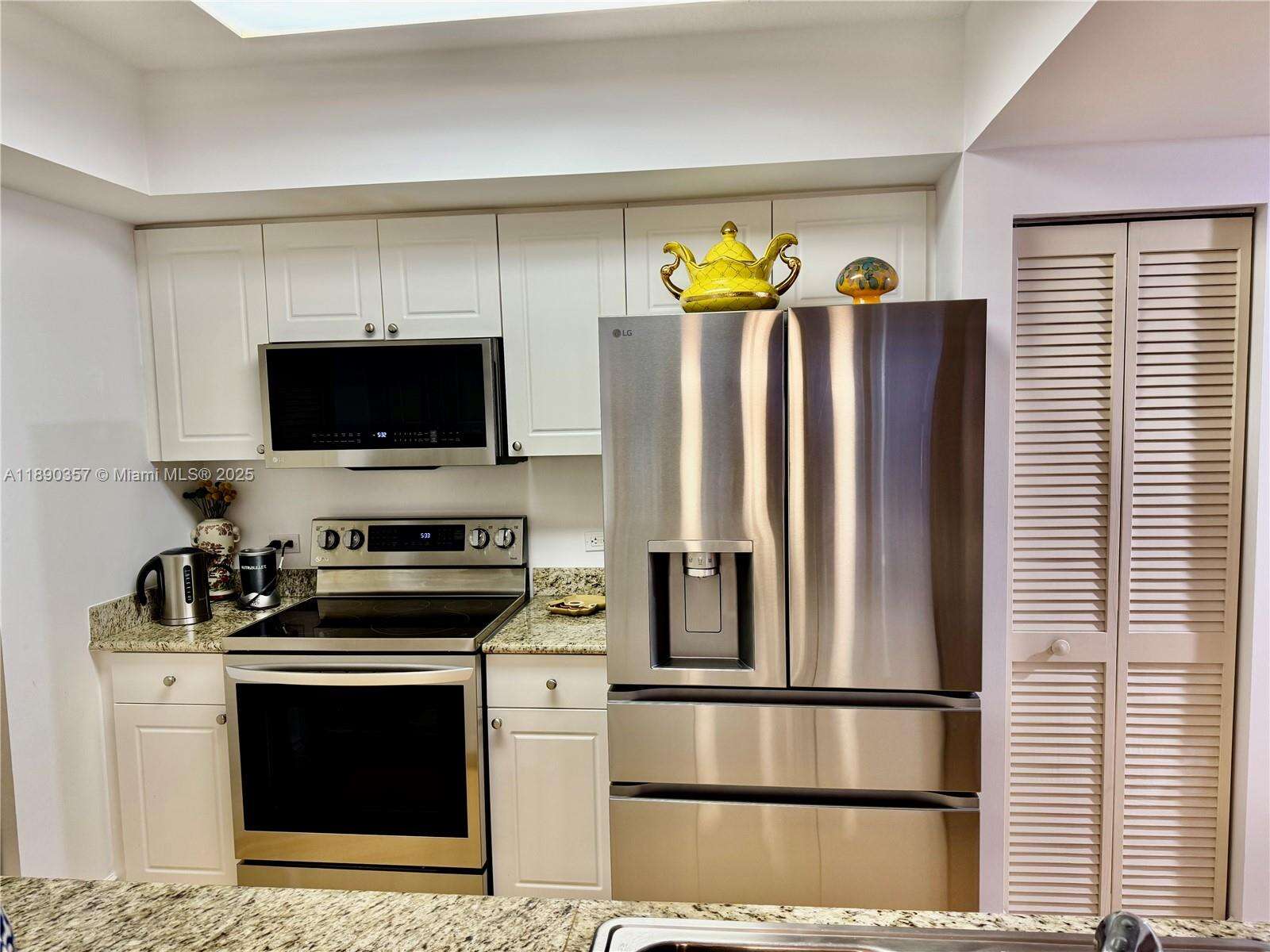 Turnberry On The Green at 19501 Country Club Dr, Aventura, FL 33180 - For Rent photo 5