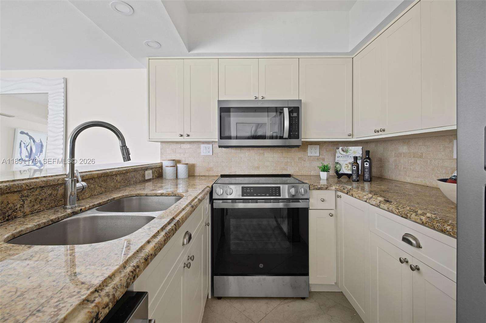 The Floridian at 650 W Ave, Miami Beach, FL 33139 - For Rent photo 11