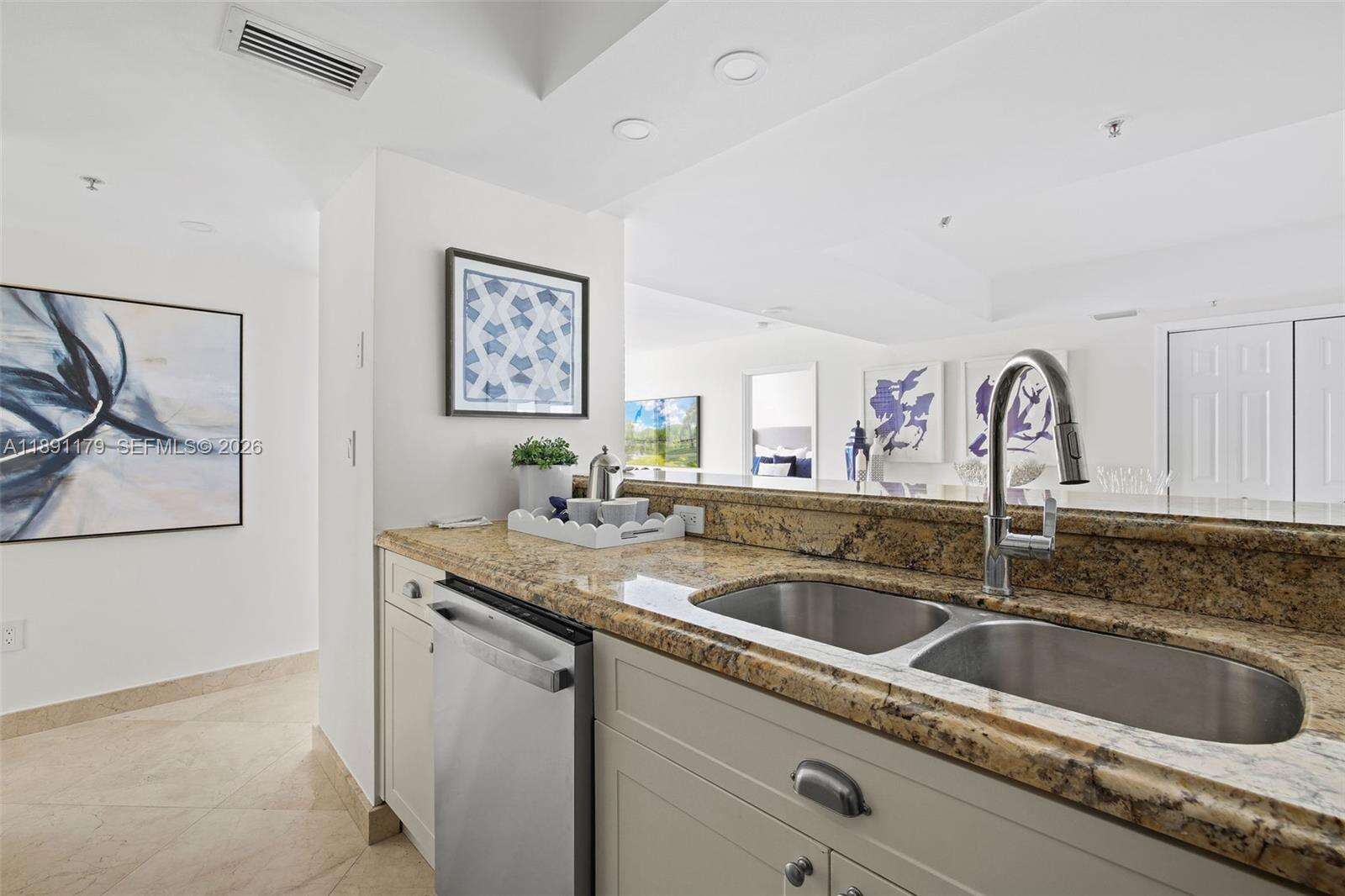 The Floridian at 650 W Ave, Miami Beach, FL 33139 - For Rent photo 9