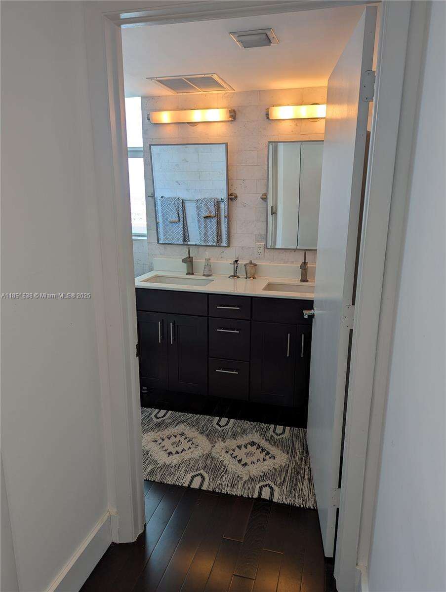 Brickell On The River at 41 5th St, Miami, FL 33131 - For Rent photo 17