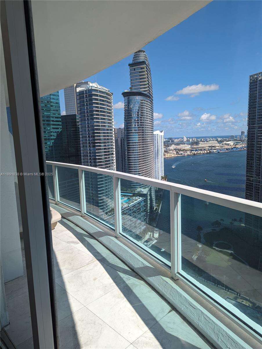 Brickell On The River at 41 5th St, Miami, FL 33131 - For Rent photo 28