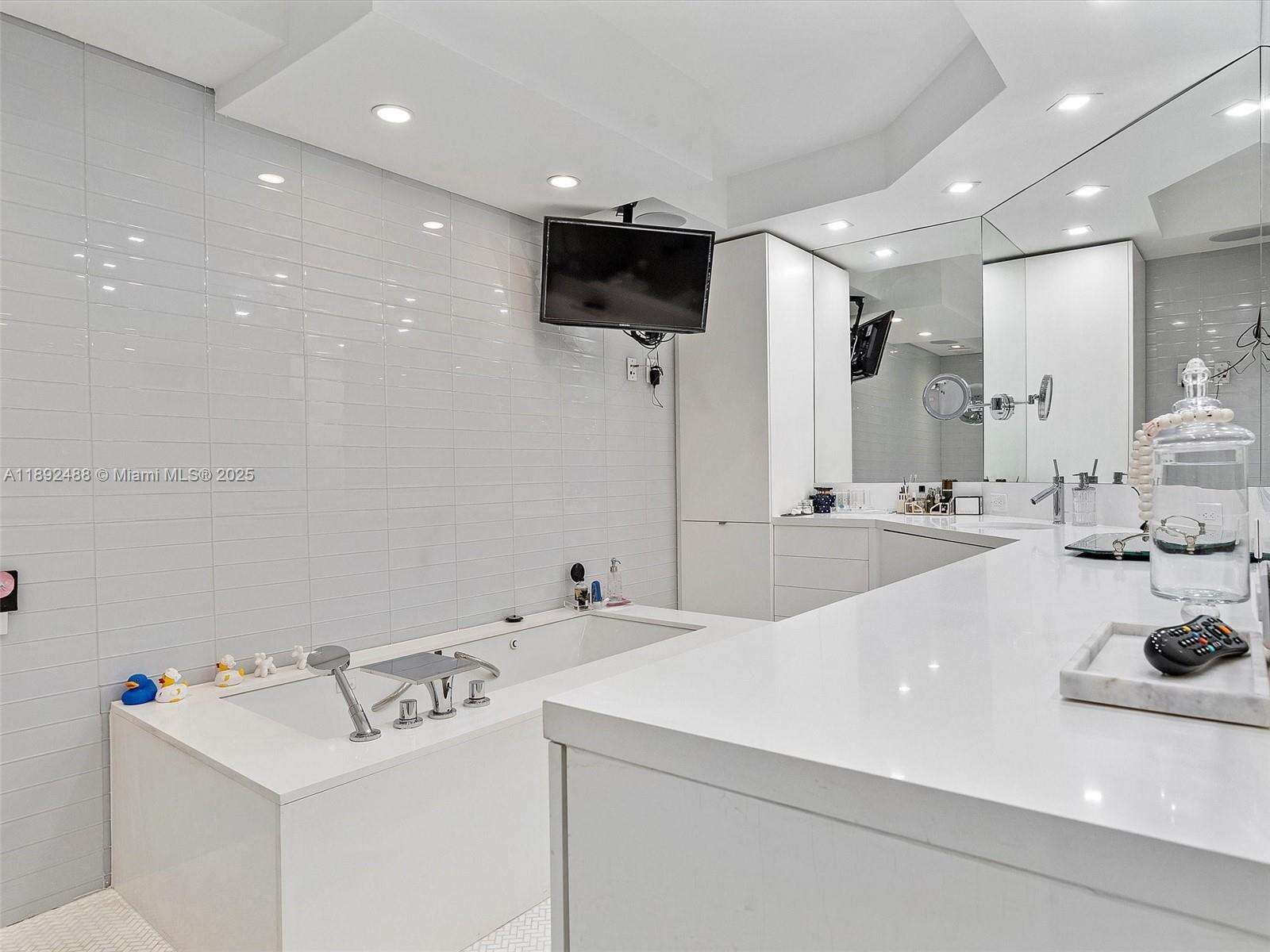 4000 Williams Island at 4000 Island Blvd, Aventura, FL 33160 - For Rent photo 26