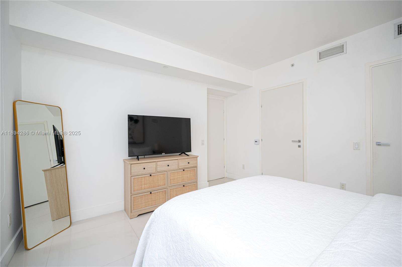 Brickell House at 1300 Brickell Bay Dr, Miami, FL 33131 - For Rent photo 14