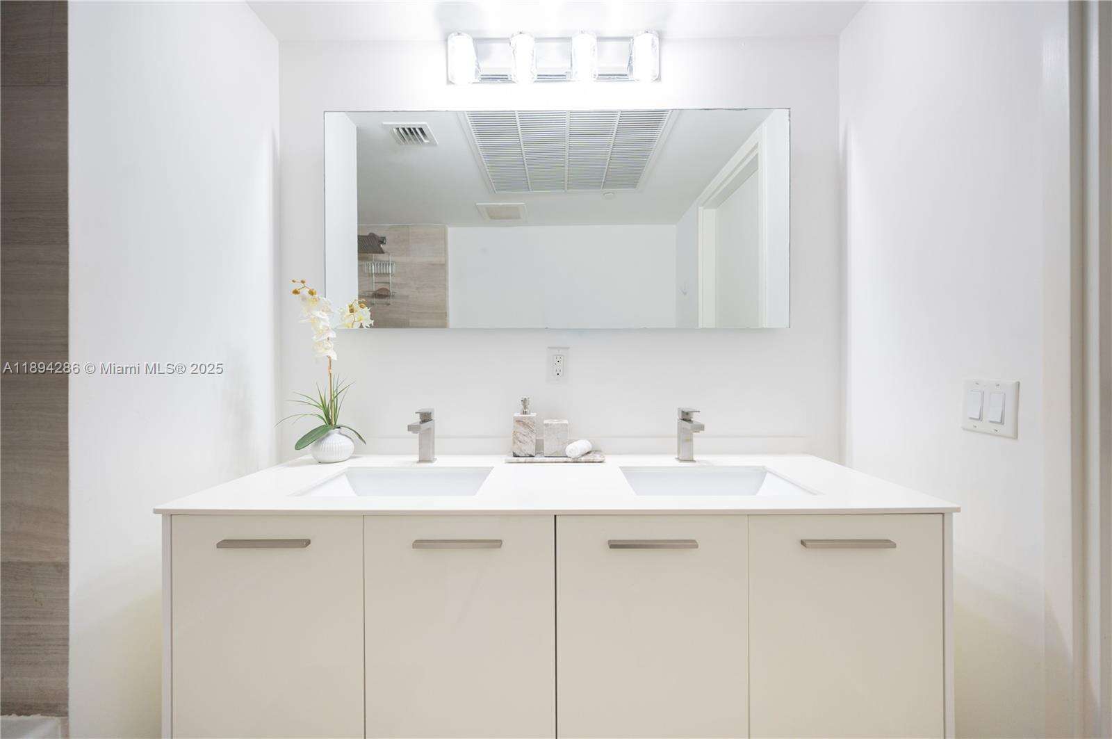 Brickell House at 1300 Brickell Bay Dr, Miami, FL 33131 - For Rent photo 16