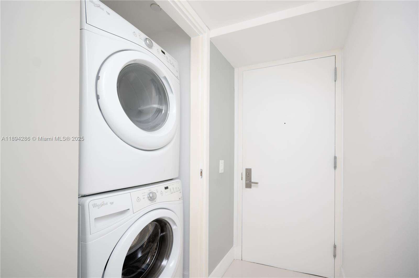 Brickell House at 1300 Brickell Bay Dr, Miami, FL 33131 - For Rent photo 17