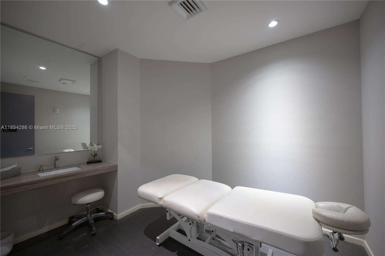 Brickell House at 1300 Brickell Bay Dr, Miami, FL 33131 - For Rent photo 34