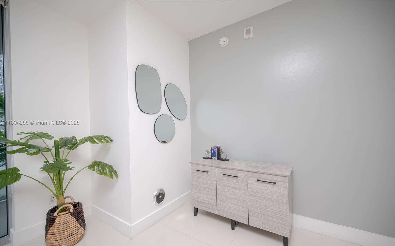 Brickell House at 1300 Brickell Bay Dr, Miami, FL 33131 - For Rent photo 8