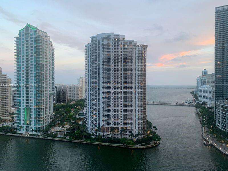 Met 1 at 300 Biscayne Blvd, Miami, FL 33131 - For Rent photo 1