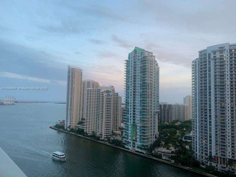 Met 1 at 300 Biscayne Blvd, Miami, FL 33131 - For Rent photo 2
