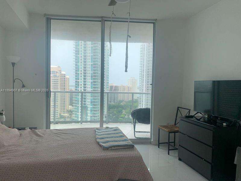 Met 1 at 300 Biscayne Blvd, Miami, FL 33131 - For Rent photo 11