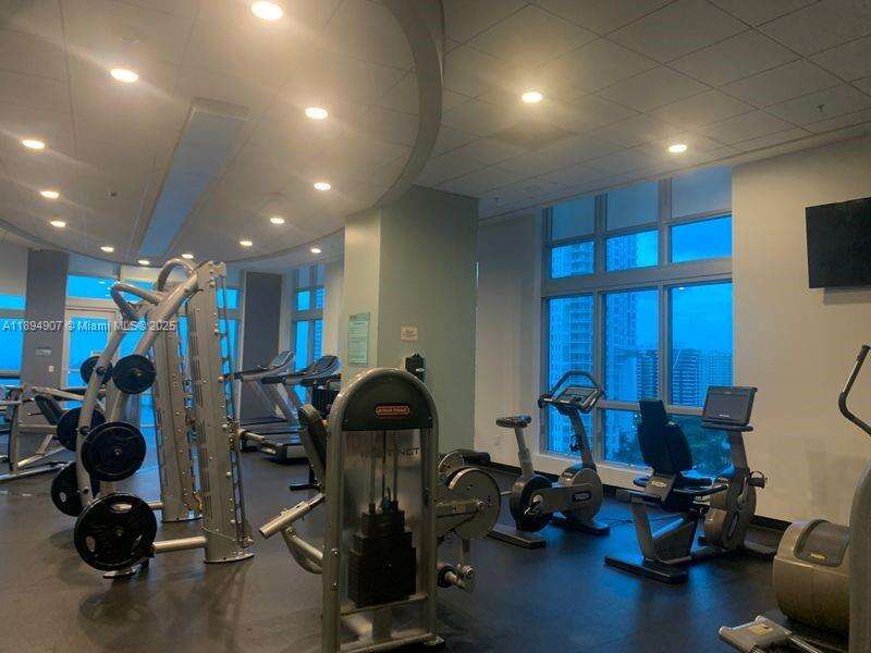 Met 1 at 300 Biscayne Blvd, Miami, FL 33131 - For Rent photo 12