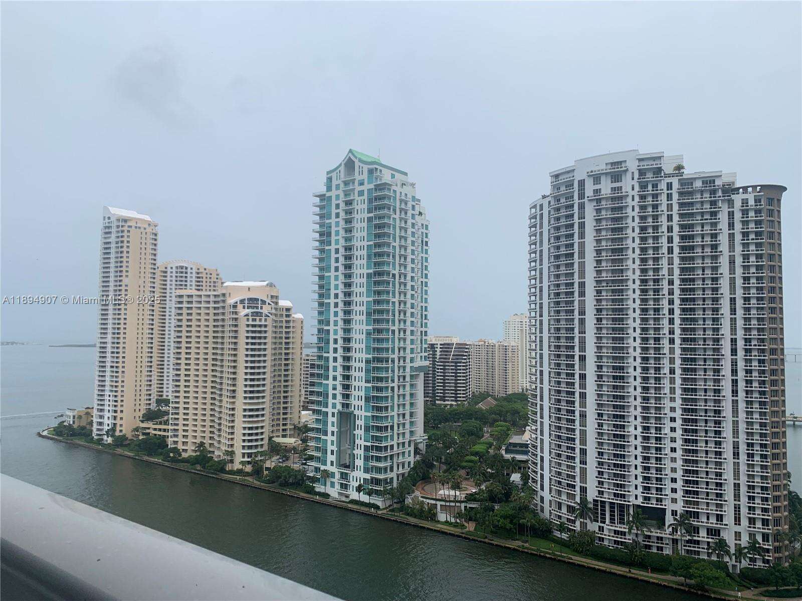 Met 1 at 300 Biscayne Blvd, Miami, FL 33131 - For Rent photo 4