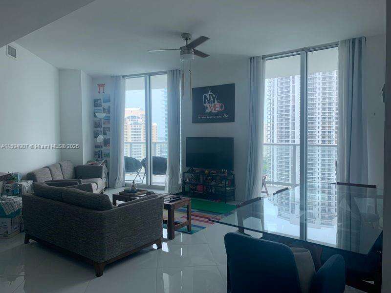 Met 1 at 300 Biscayne Blvd, Miami, FL 33131 - For Rent photo 5