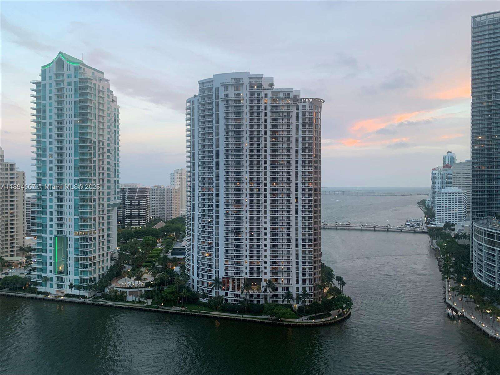 Met 1 at 300 Biscayne Blvd, Miami, FL 33131 - For Rent photo 6