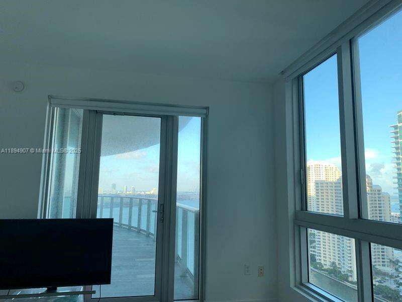 Met 1 at 300 Biscayne Blvd, Miami, FL 33131 - For Rent photo 7