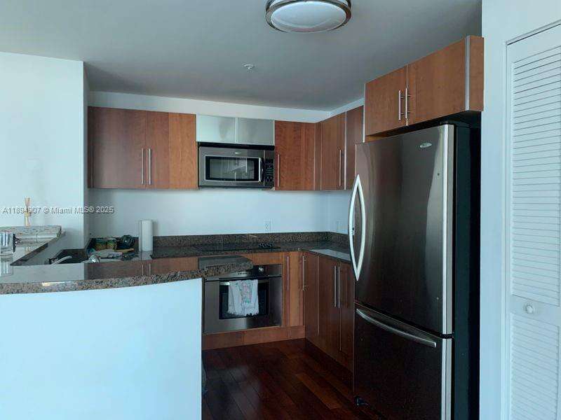 Met 1 at 300 Biscayne Blvd, Miami, FL 33131 - For Rent photo 8