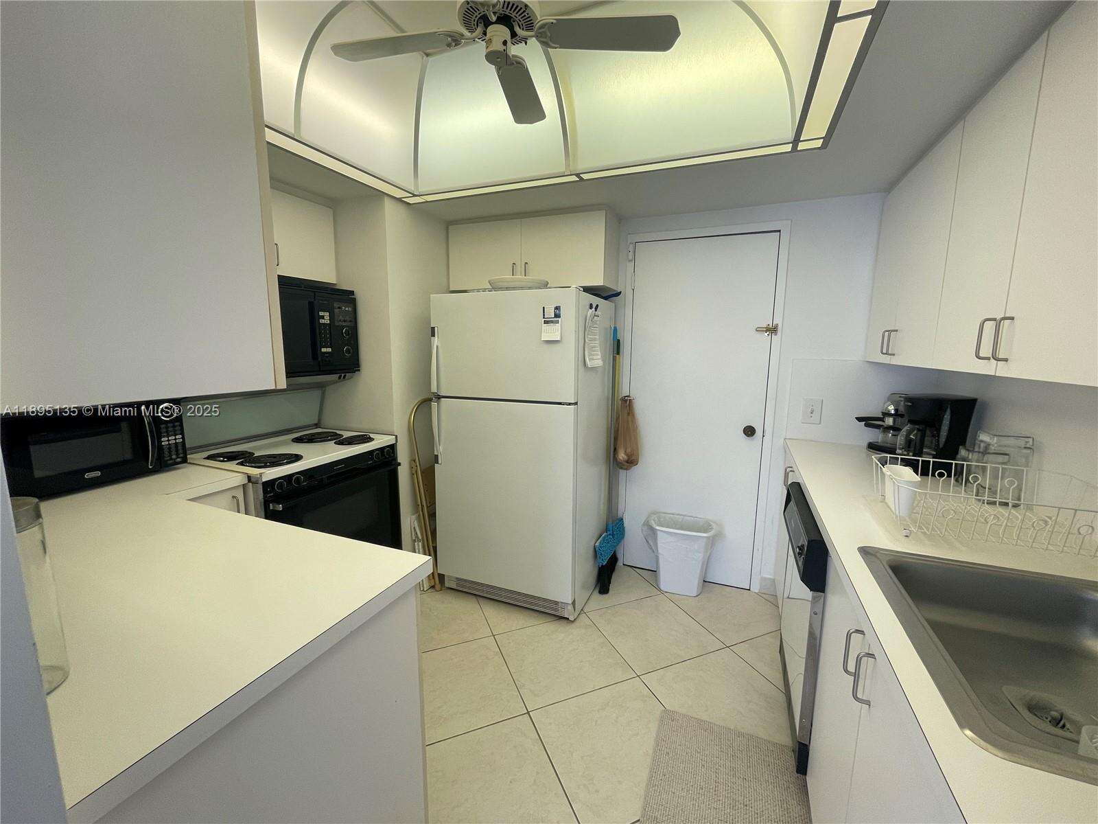 Alexander Towers at 3505 Ocean Dr, Hollywood, FL 33019 - For Rent photo 3