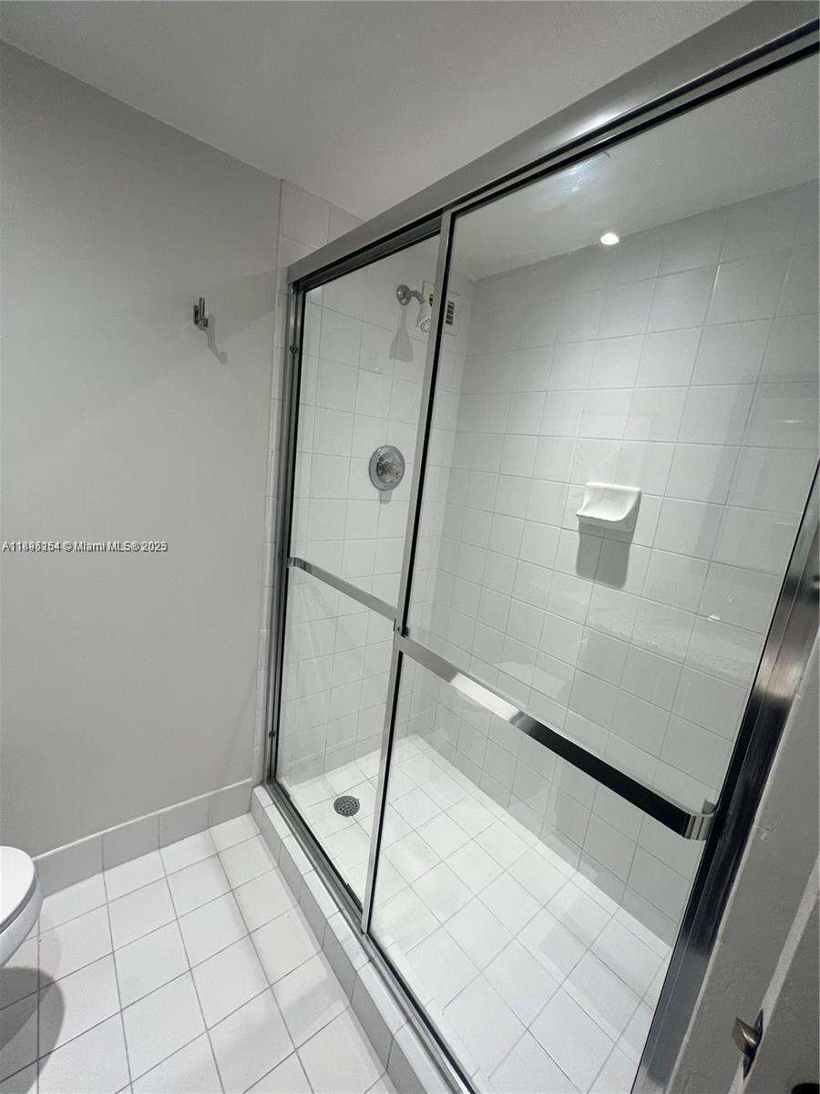 Seacoast 5151 at 5161 Collins Ave, Miami Beach, FL 33140 - For Rent photo 16