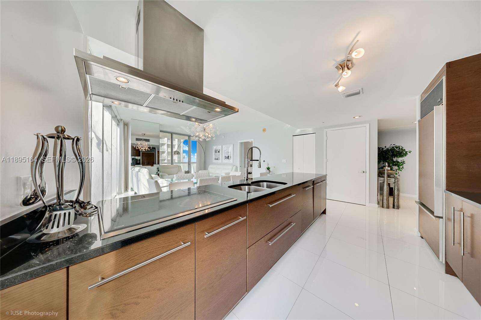 Icon Brickell 2 at 495 Brickell Ave, Miami, FL 33131 - For Rent photo 6