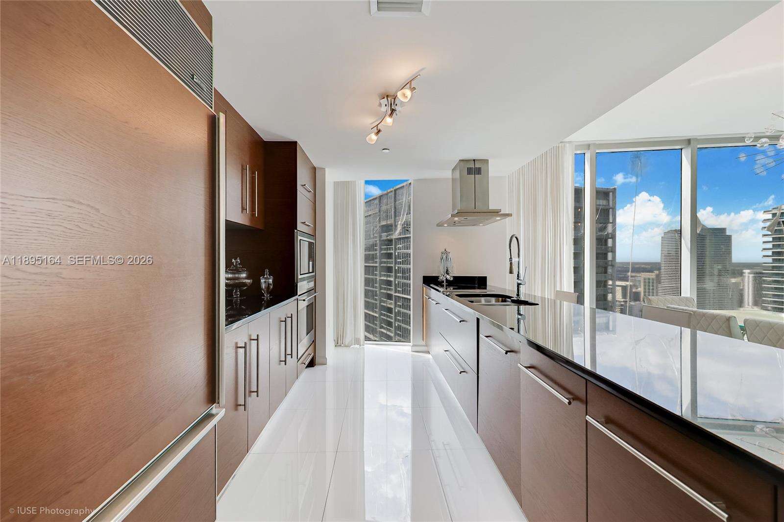 Icon Brickell 2 at 495 Brickell Ave, Miami, FL 33131 - For Rent photo 7