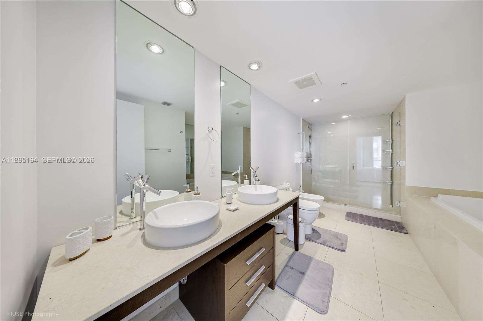 Icon Brickell 2 at 495 Brickell Ave, Miami, FL 33131 - For Rent photo 10