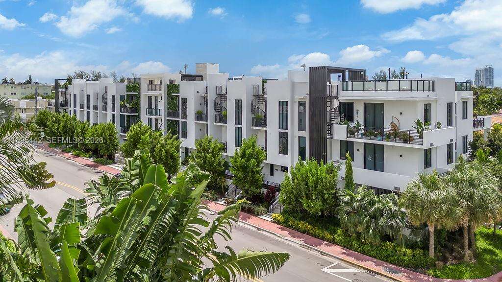 Ten30 Condos for Sale & Rent | Picture 1