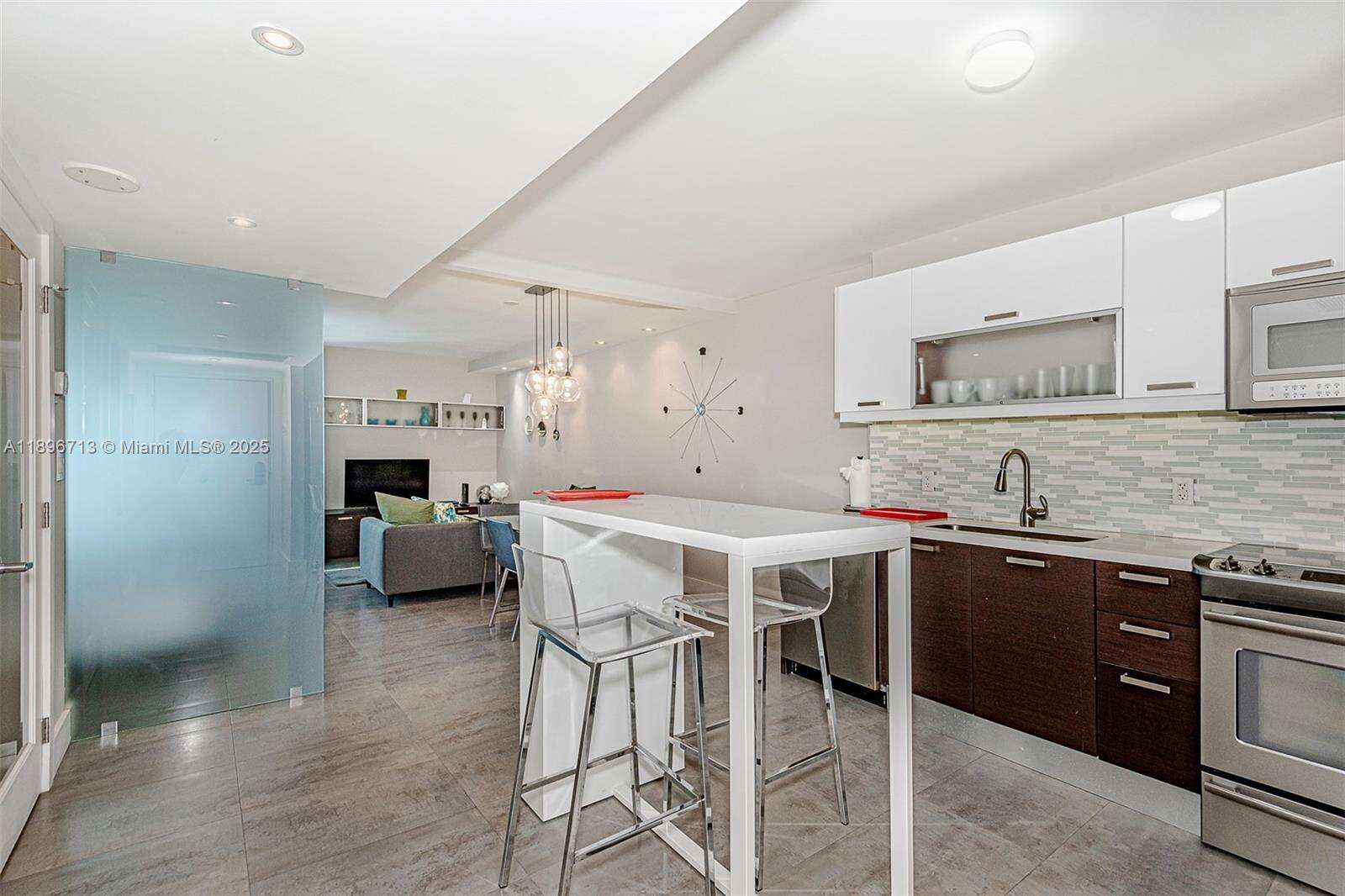 Roney Palace at 2301 Collins Ave, Miami Beach, FL 33139 - For Rent photo 1