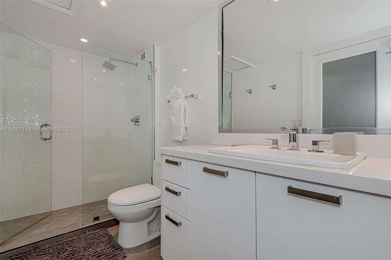 Roney Palace at 2301 Collins Ave, Miami Beach, FL 33139 - For Rent photo 22