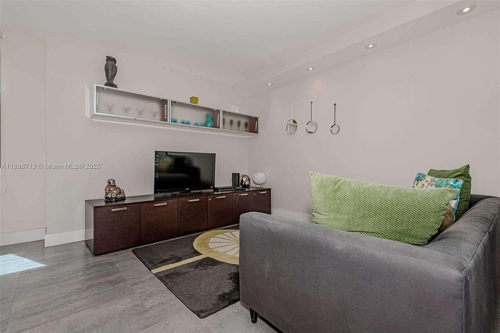 Roney Palace at 2301 Collins Ave, Miami Beach, FL 33139 - For Rent photo 6