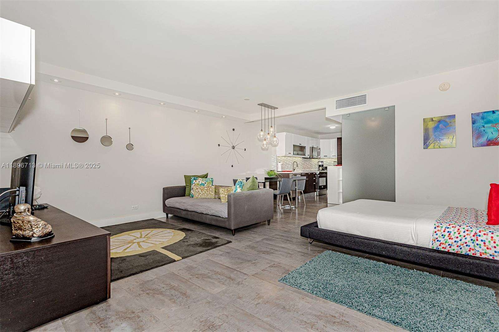 Roney Palace at 2301 Collins Ave, Miami Beach, FL 33139 - For Rent photo 9