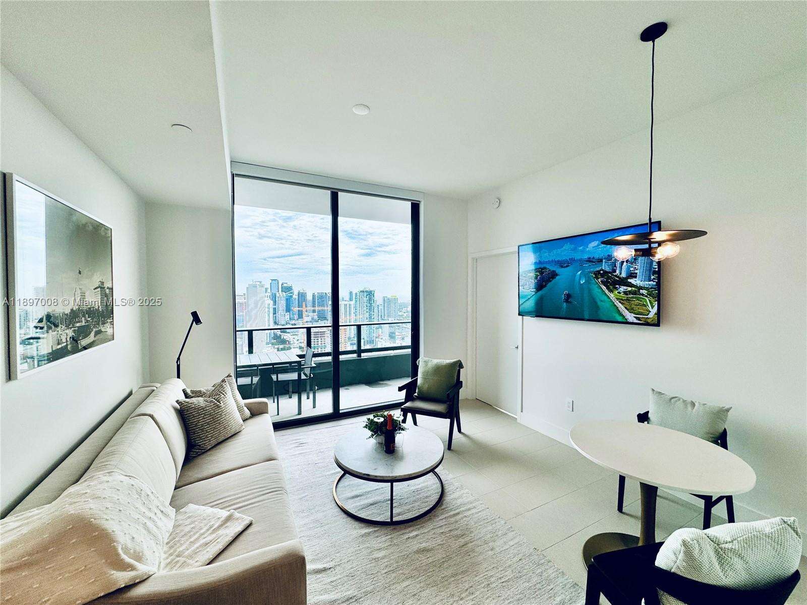 Natiivo | Gale Miami at 159 6 St, Miami, FL 33132 - For Rent photo 10