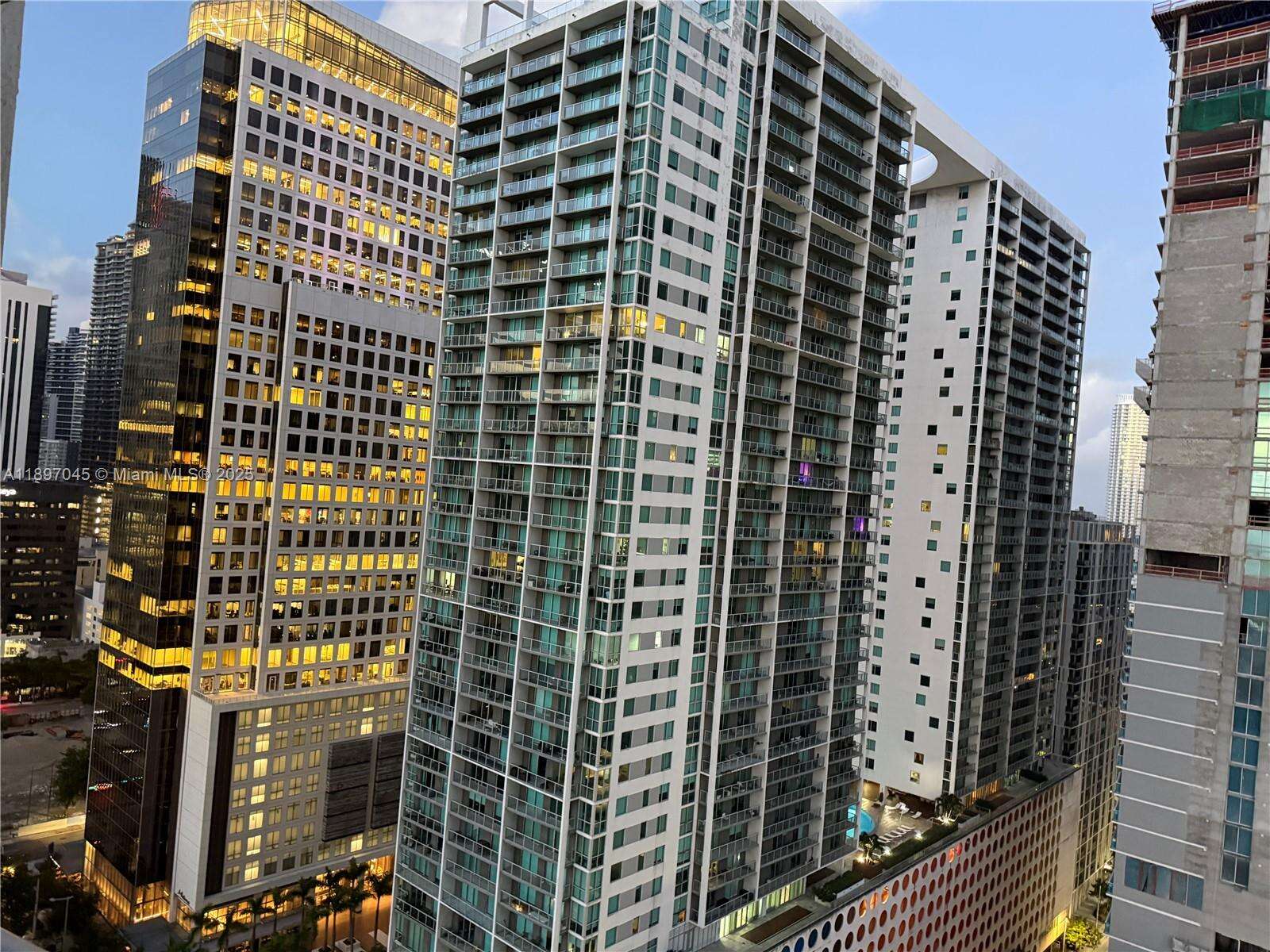 Icon Brickell 3 at 485 Brickell Ave, Miami, FL 33131 - For Rent photo 4
