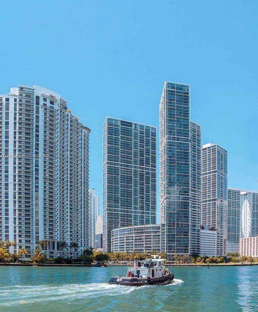 Icon Brickell 3 at 485 Brickell Ave, Miami, FL 33131 - For Rent photo 5