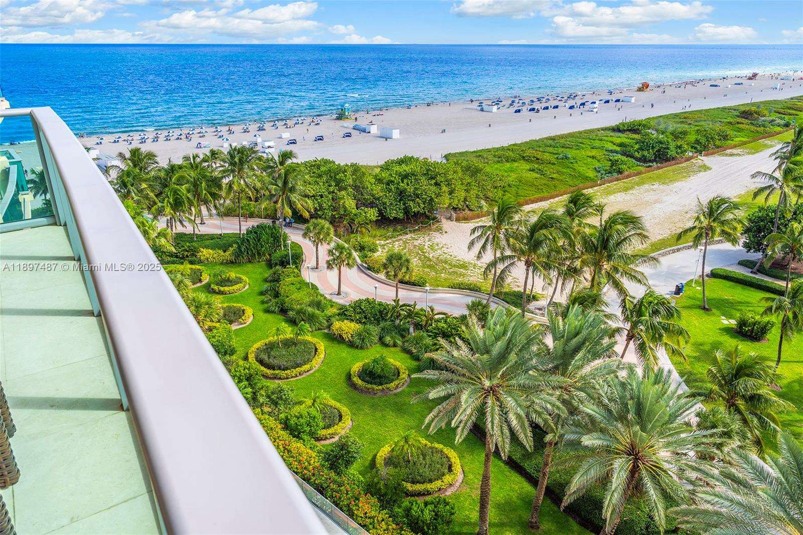 Il Villaggio at 1455 Ocean Dr, Miami Beach, FL 33139 - For Rent photo 1