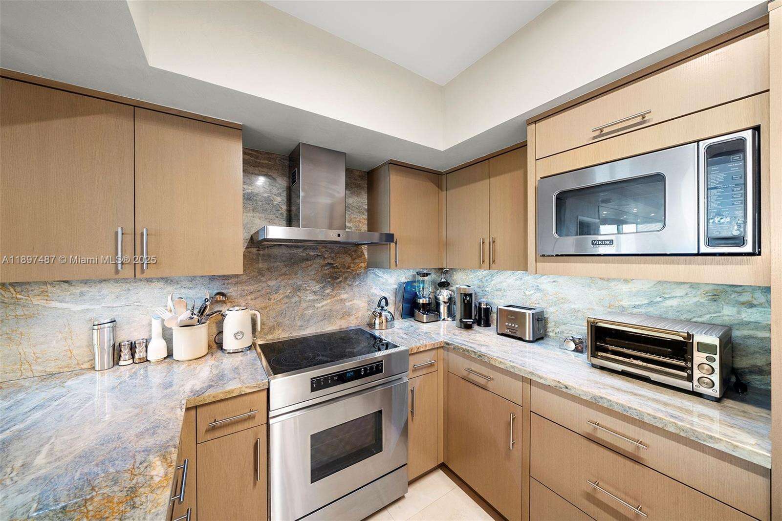 Il Villaggio at 1455 Ocean Dr, Miami Beach, FL 33139 - For Rent photo 13