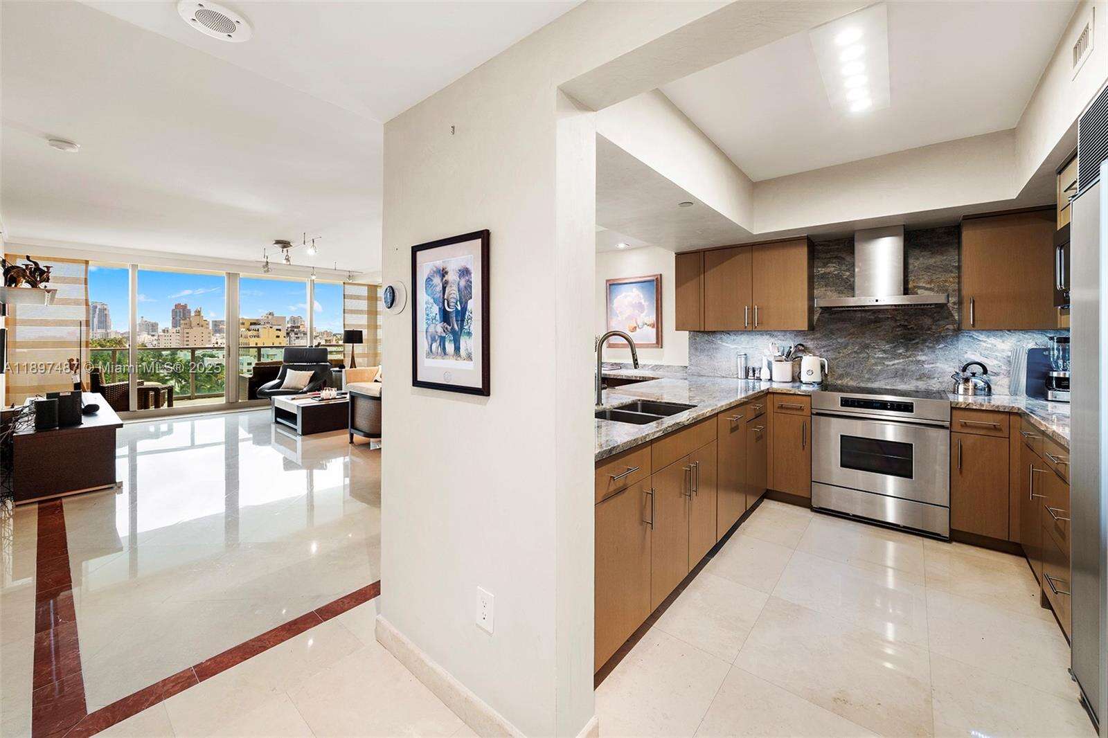 Il Villaggio at 1455 Ocean Dr, Miami Beach, FL 33139 - For Rent photo 15