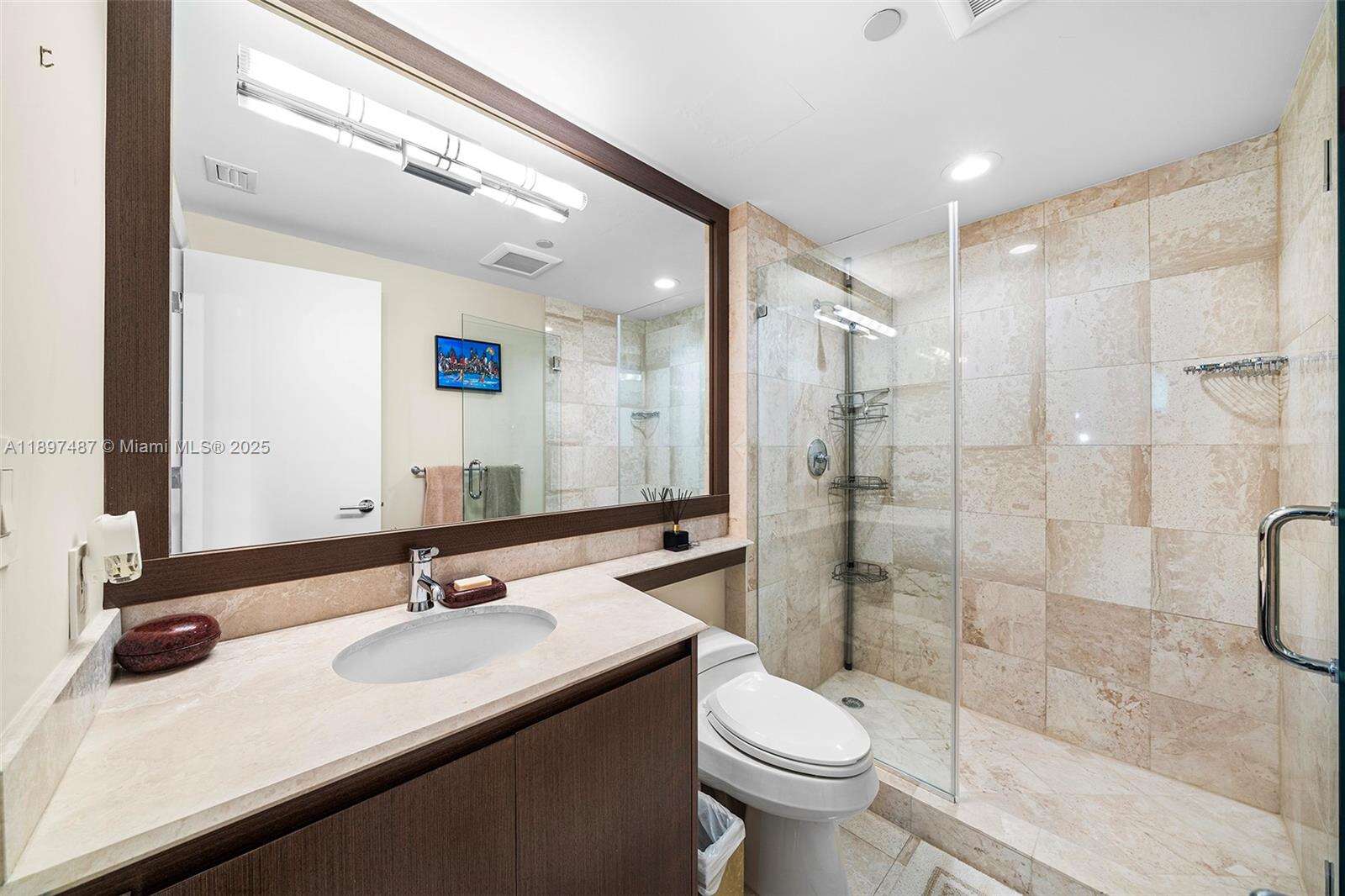 Il Villaggio at 1455 Ocean Dr, Miami Beach, FL 33139 - For Rent photo 30
