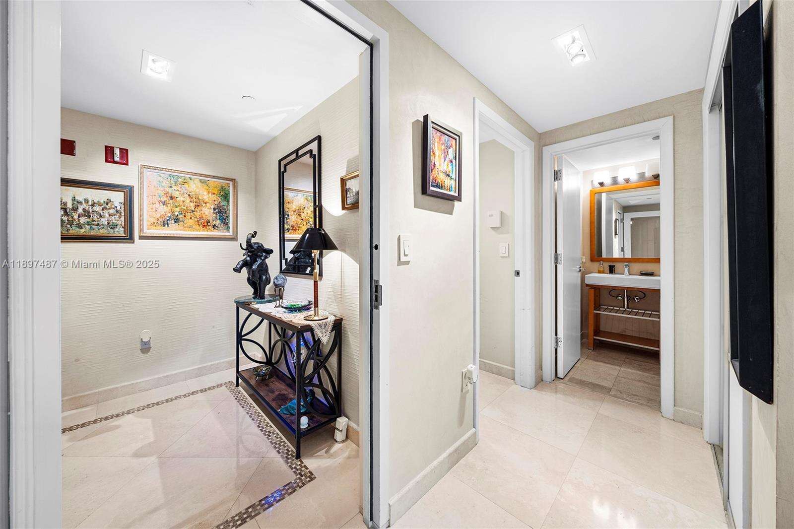 Il Villaggio at 1455 Ocean Dr, Miami Beach, FL 33139 - For Rent photo 31