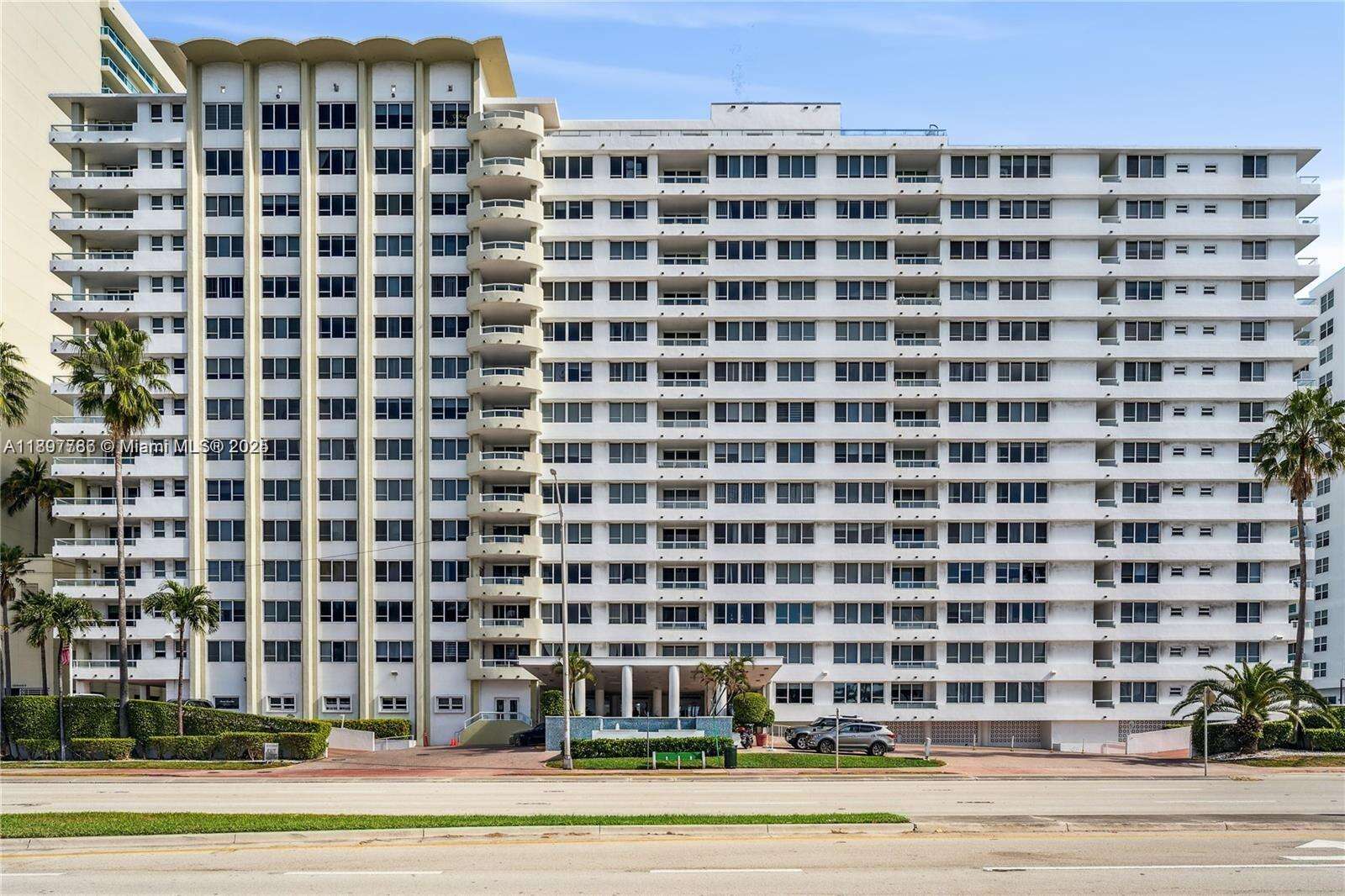 The Carriage Club North at 5005 Collins Ave, Miami Beach, FL 33140 - For Rent photo 18