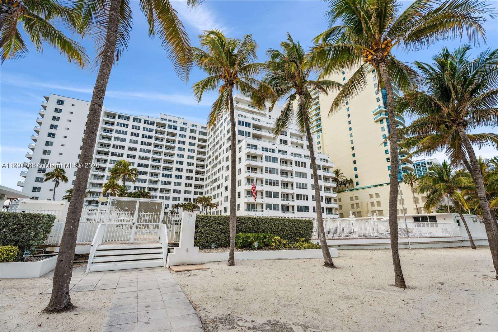 The Carriage Club North at 5005 Collins Ave, Miami Beach, FL 33140 - For Rent photo 19