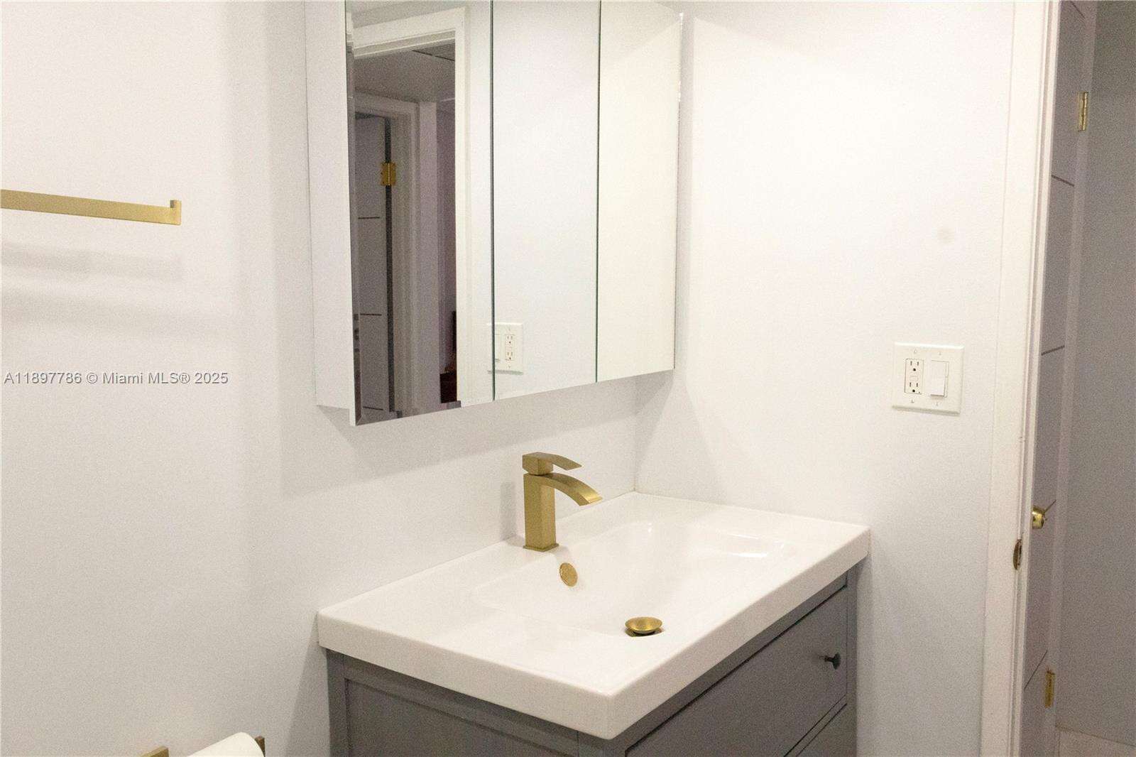 The Carriage Club North at 5005 Collins Ave, Miami Beach, FL 33140 - For Rent photo 5