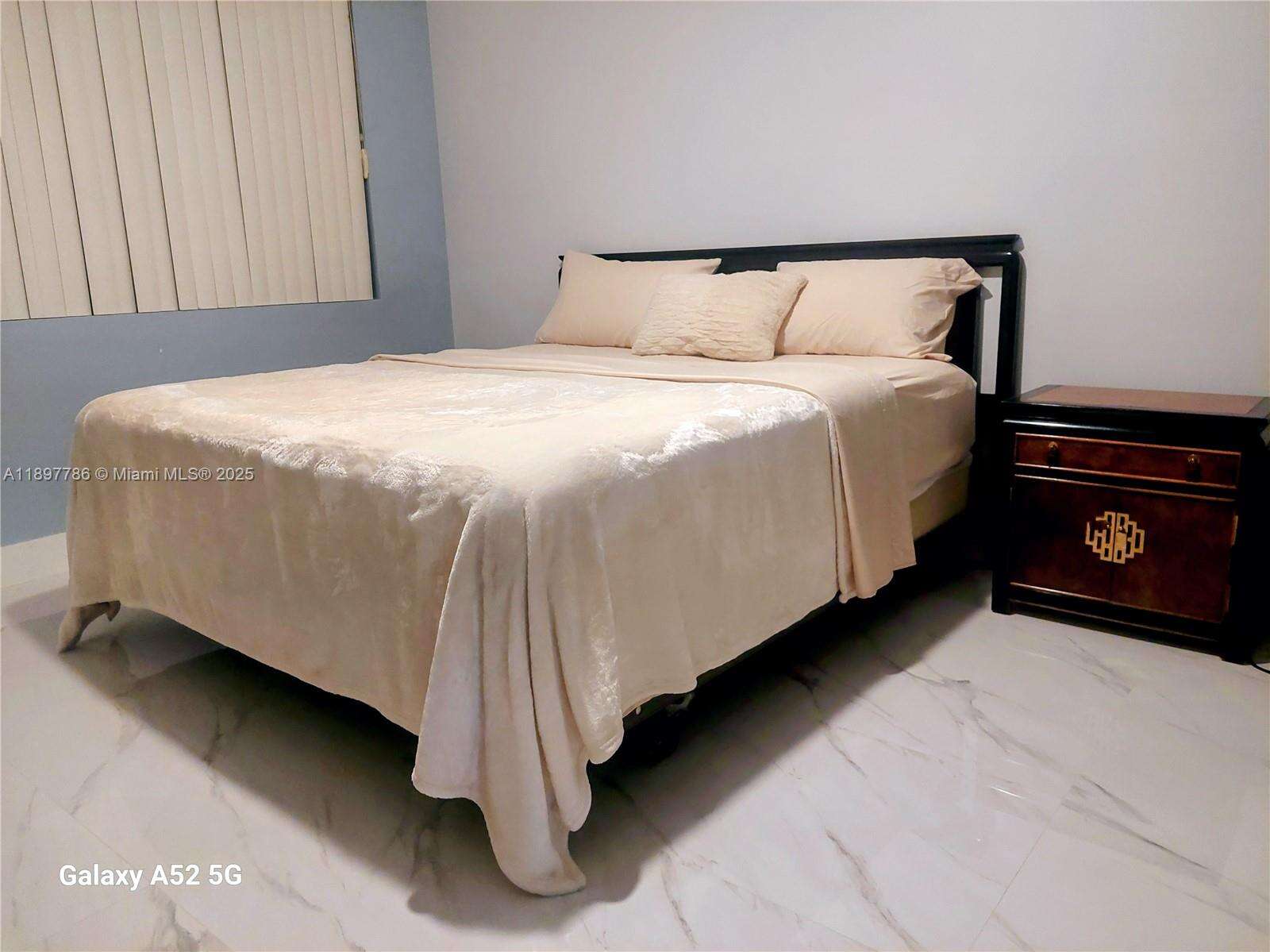 The Carriage Club North at 5005 Collins Ave, Miami Beach, FL 33140 - For Rent photo 8