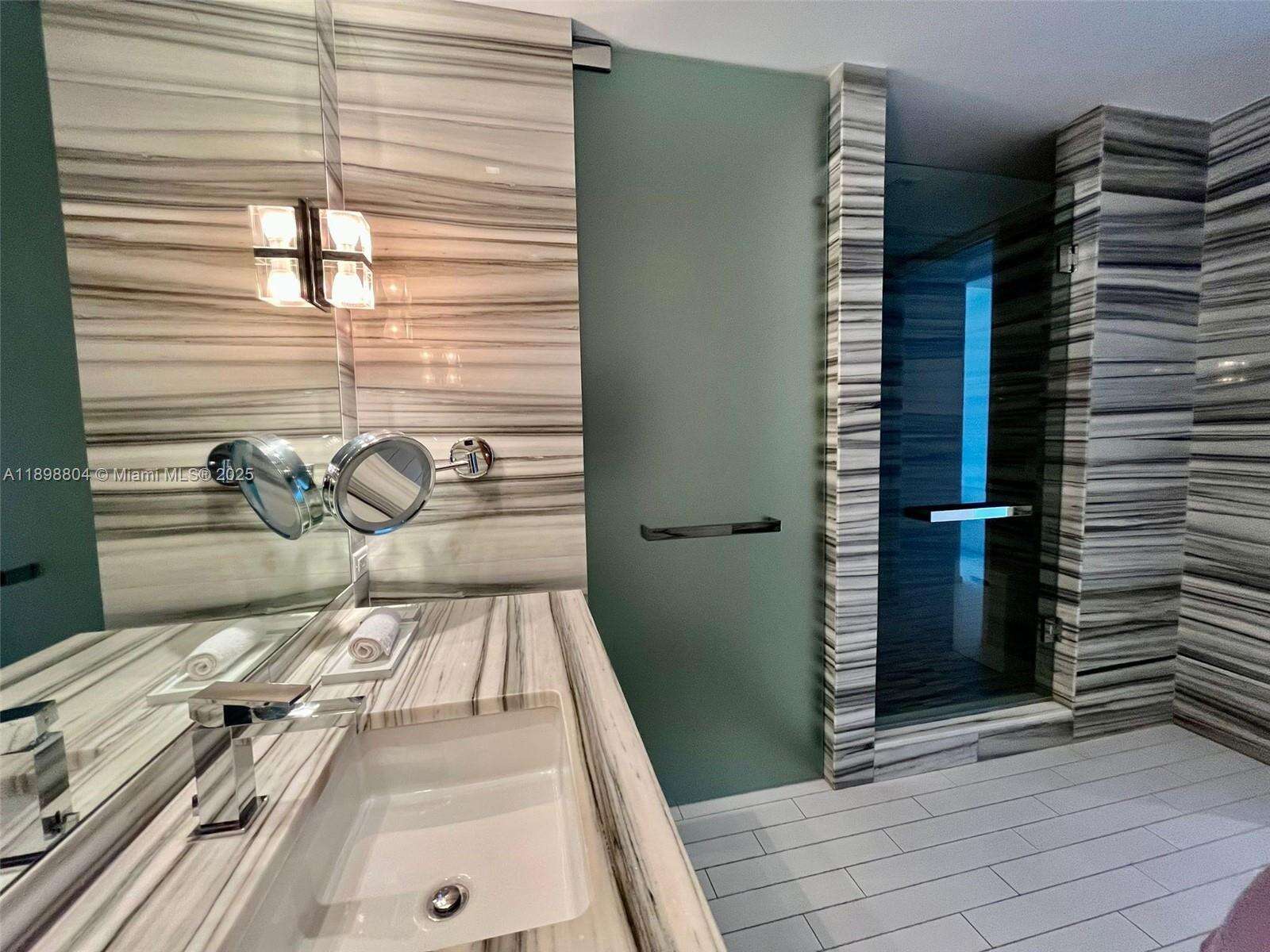 W South Beach at 2201 Collins Ave, Miami Beach, FL 33139 - For Rent photo 4
