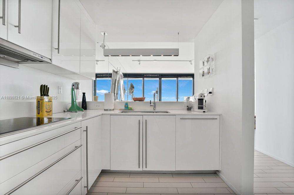 W South Beach at 2201 Collins Ave, Miami Beach, FL 33139 - For Rent photo 12